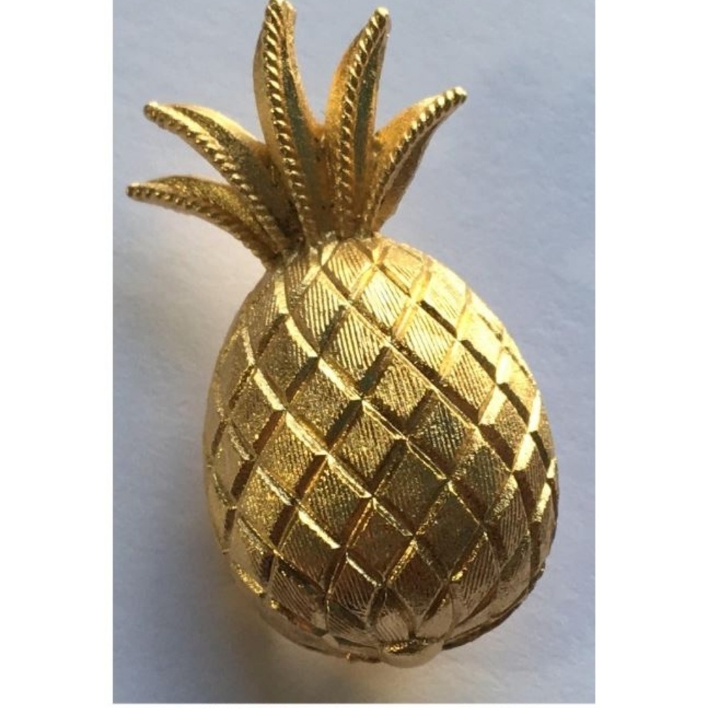 Vintage Crown Trifari signed pineapple brooch